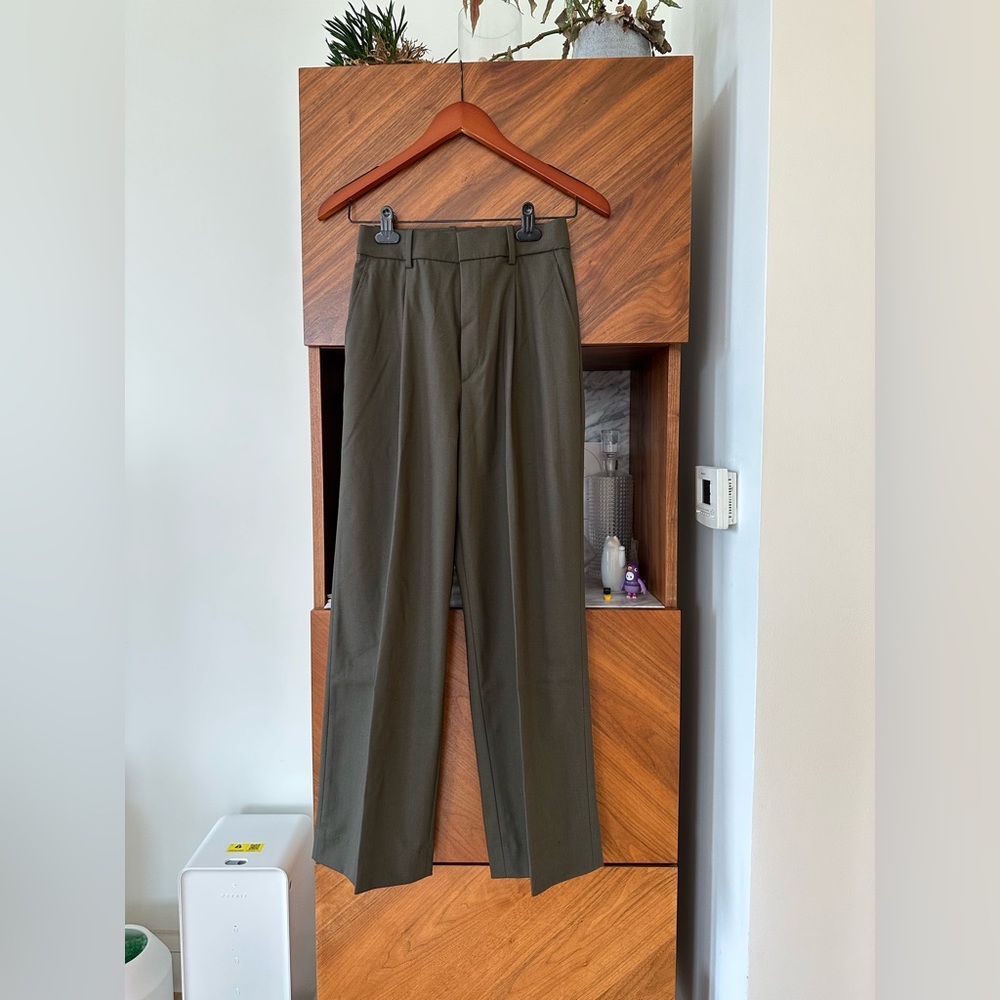 Wide-Fit Pleated Pants Color Olive Size XS
